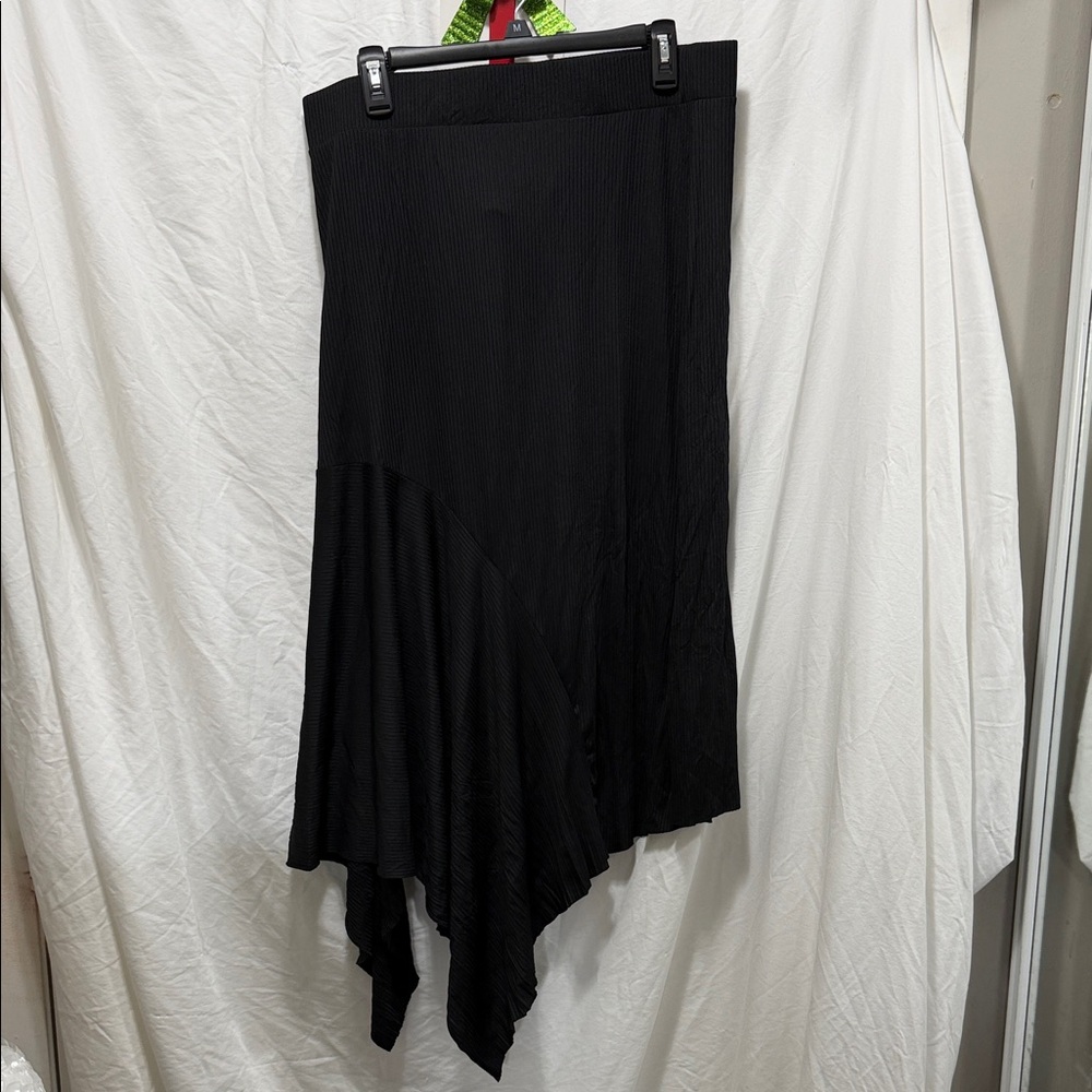Chic Asymmetrical Black Skirt